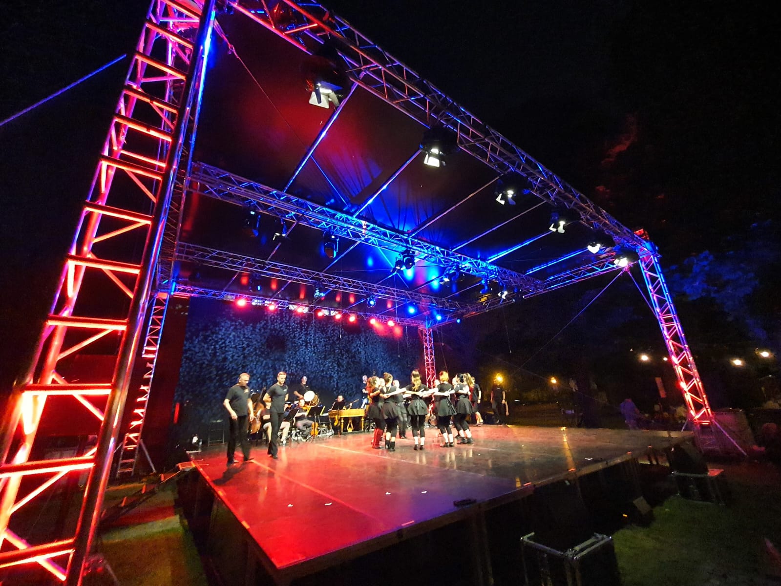 Novi stage + krov u parku Mažuranac